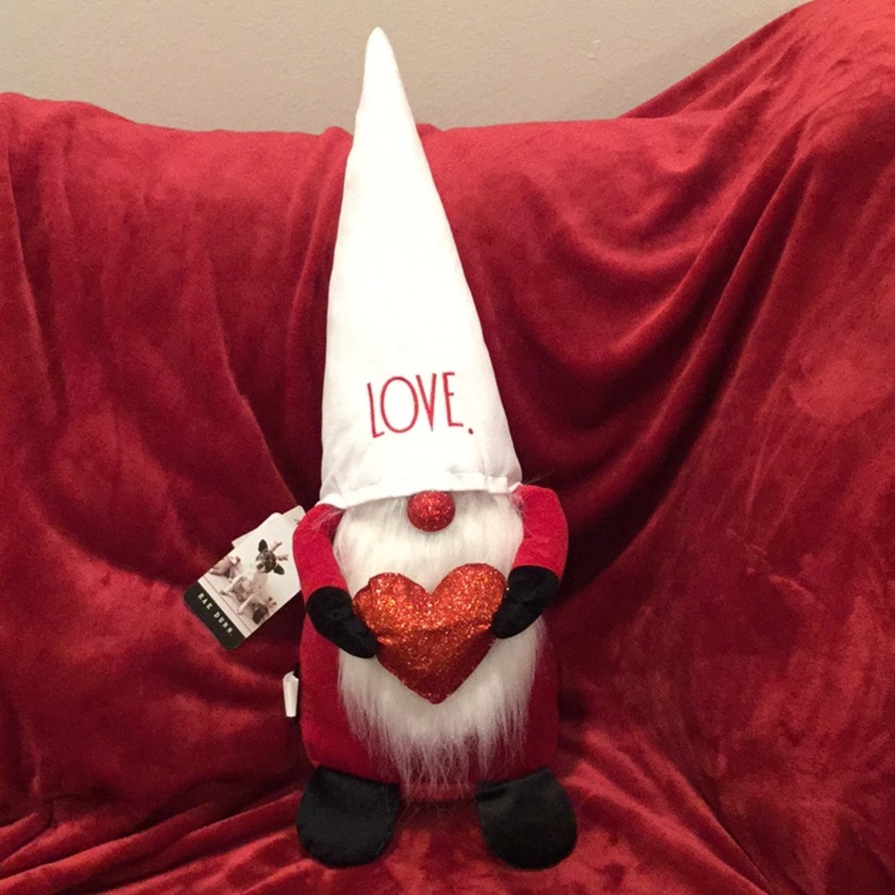 😘NWT Rae Dunn LOVE ❤️ 2ft Valentines Gnome White Hat Glitter Heart